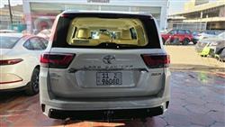 تۆیۆتا لاند کروزەر